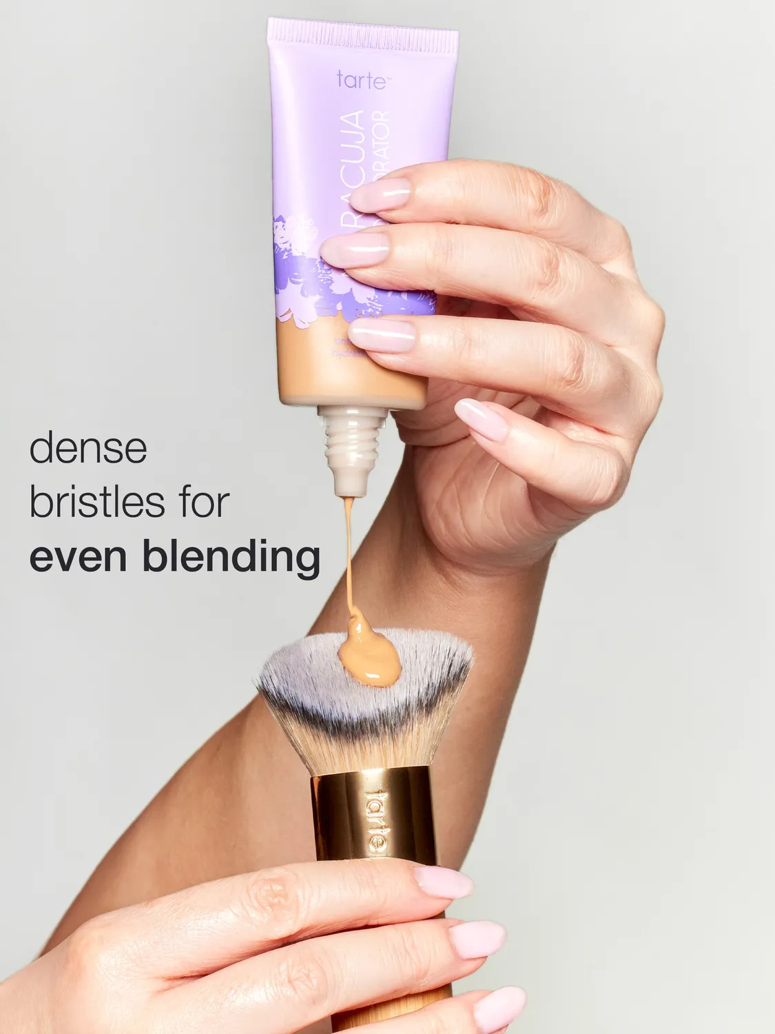 Tarte Angled Complexion Brush pinceau fond de teint biseauté