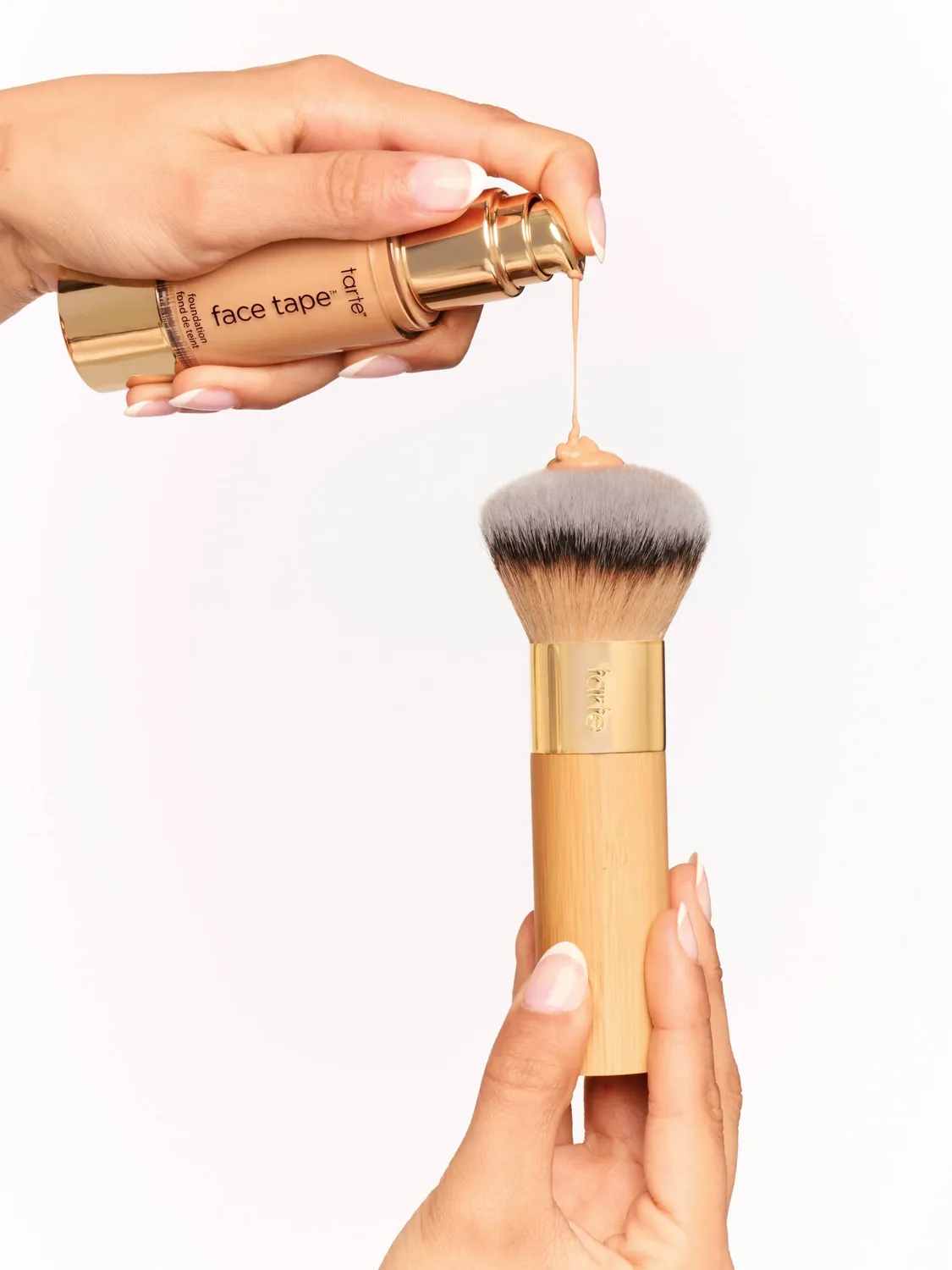 Tarte the buffer pinceau fond de teint effet airbrush