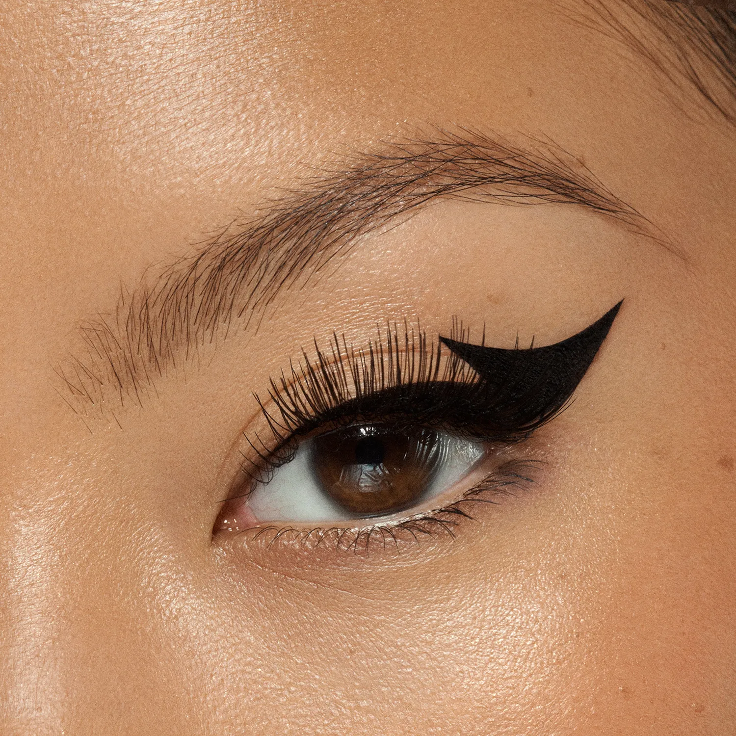 Vieve Power Ink Liner eyeliner noir Midnight Black