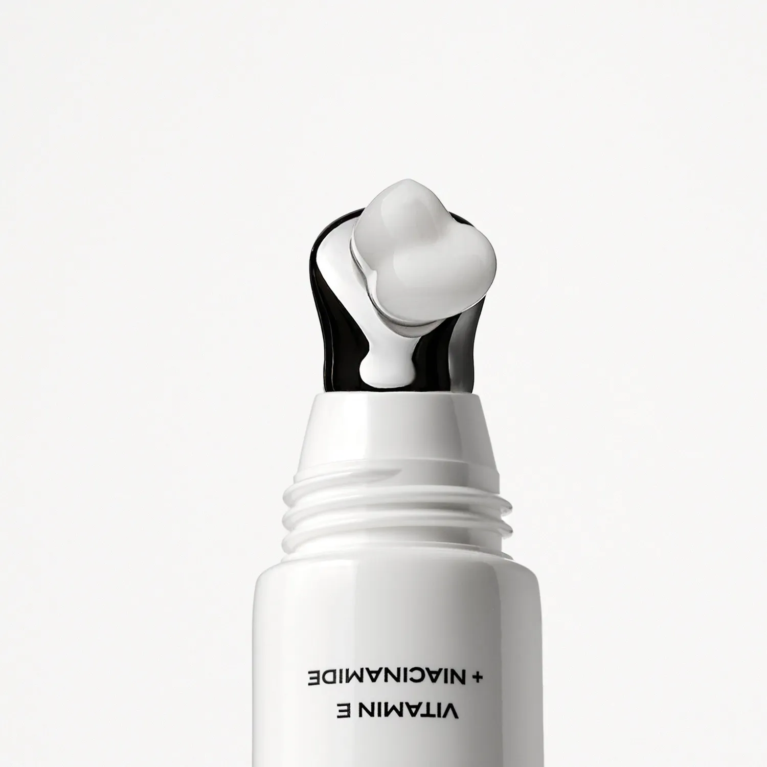 Poco Beauty Universal Glow crème contour yeux illuminatrice anti-cernes