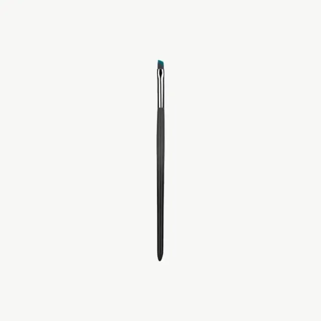 New Well pinceau eyeliner et sourcils biseauté précis