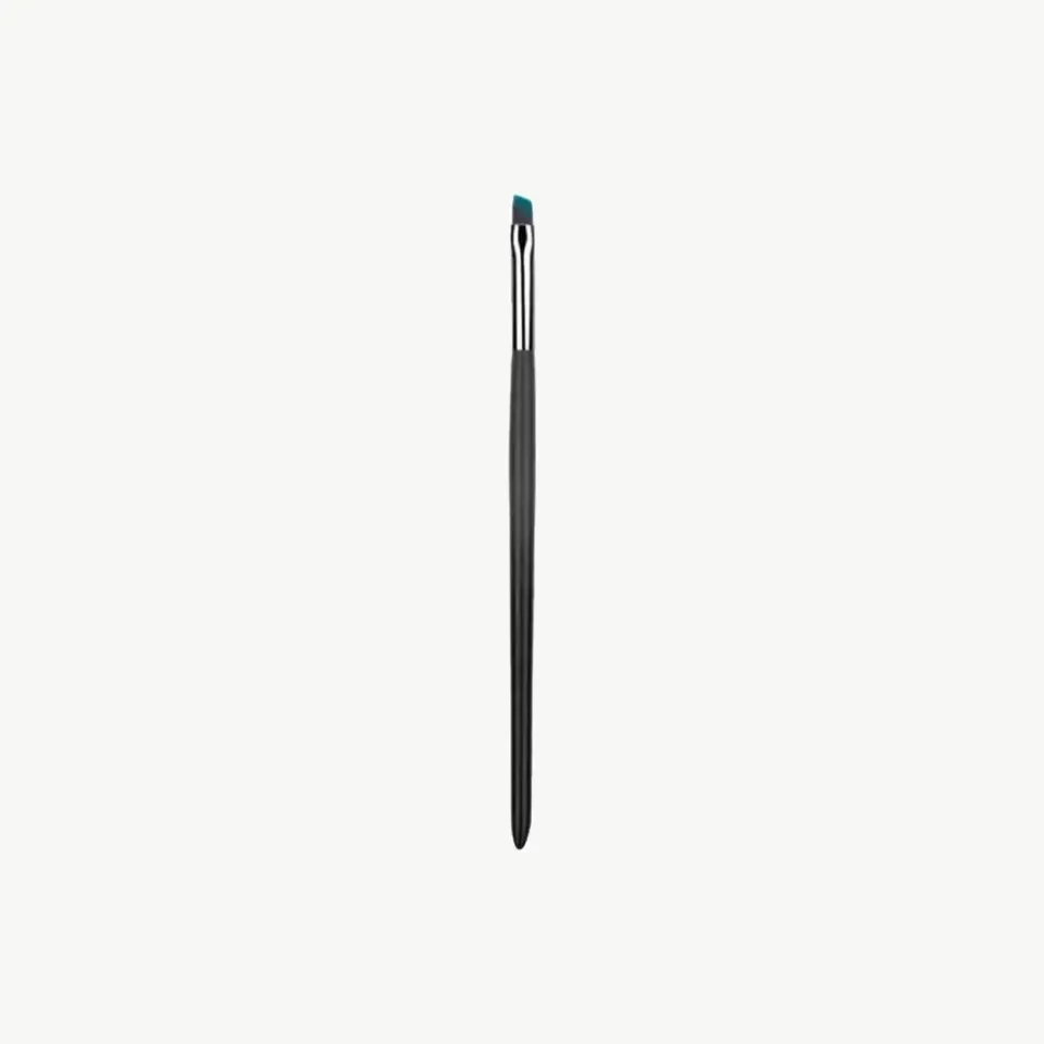 New Well pinceau eyeliner et sourcils biseauté précis