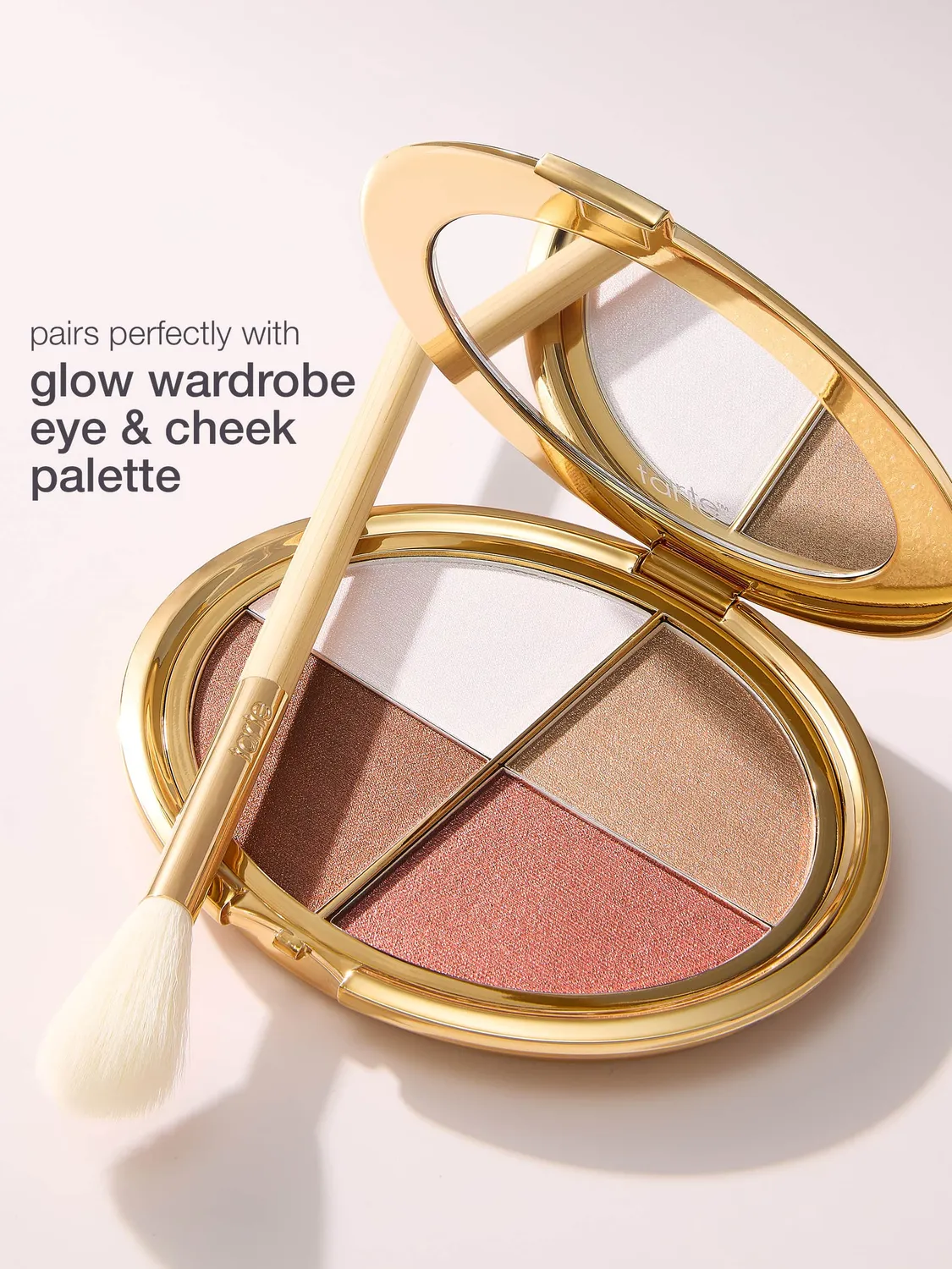 Tarte Glow Wardrobe pinceau highlighter effilé multi