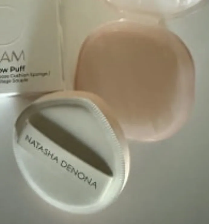 Natasha Denona Hy-Glam houppette Marshmallow avec étui