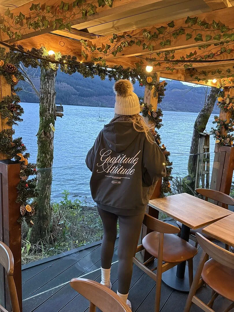 Vieve Gratitude Attitude hoodie sweat gris clair