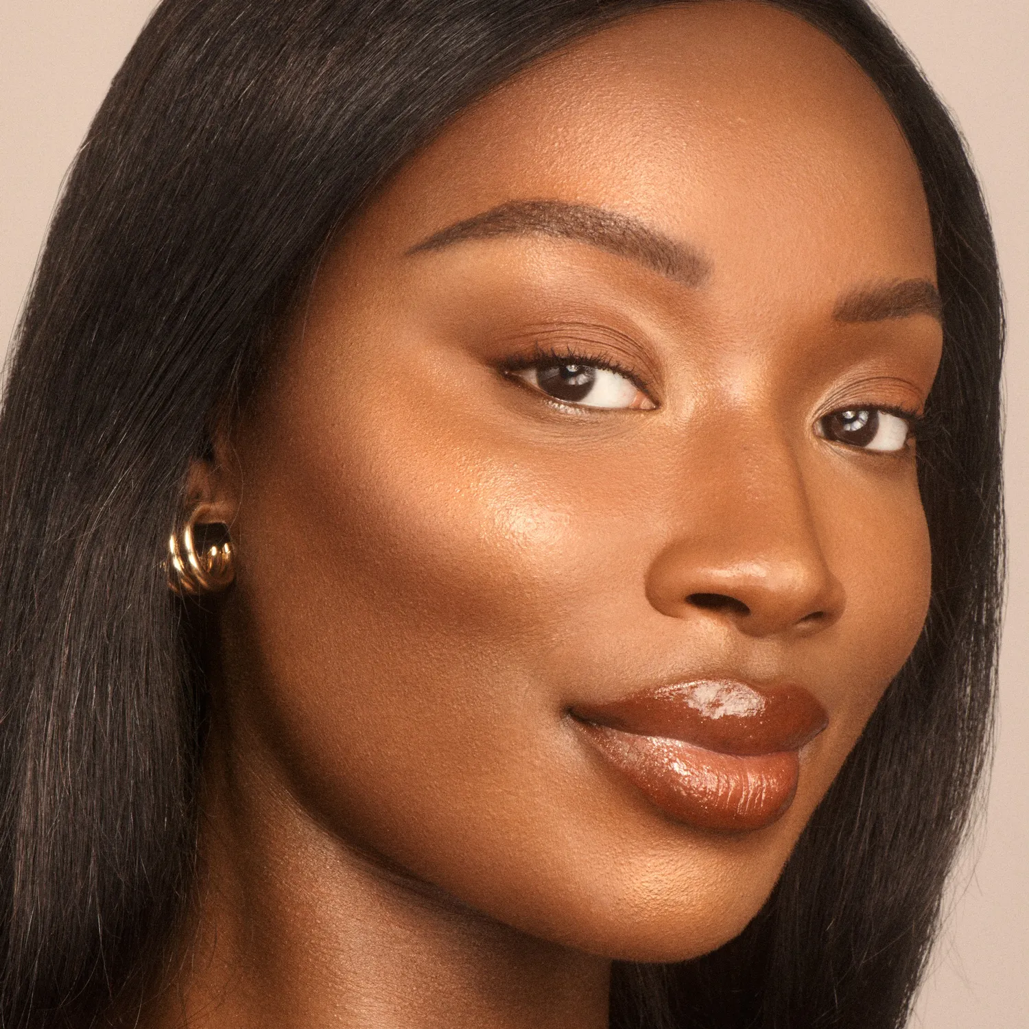 Vieve Nova Glow Liquid Light highlighter Riches dore