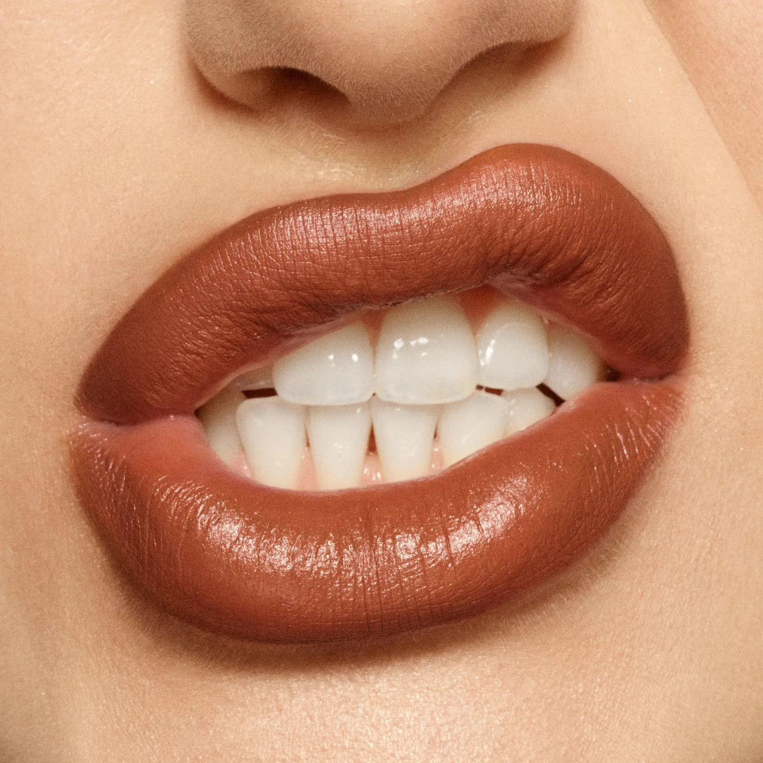 Vieve Modern Matte Lipstick rouge à lèvres Power Suit mat vitamine E