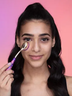 Tarte Creaseless pinceau anti-cernes ovale