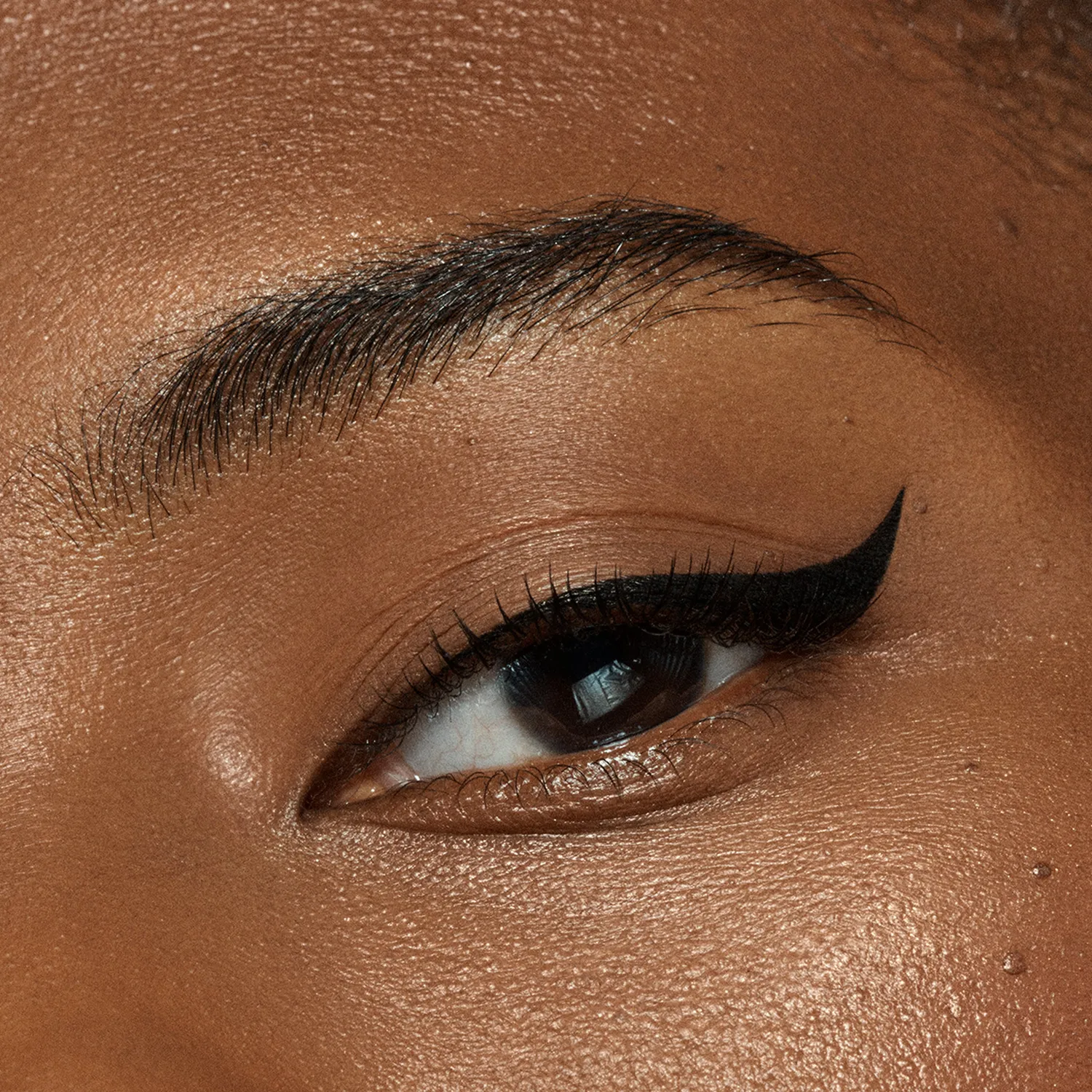 Vieve Power Ink Liner eyeliner noir Midnight Black