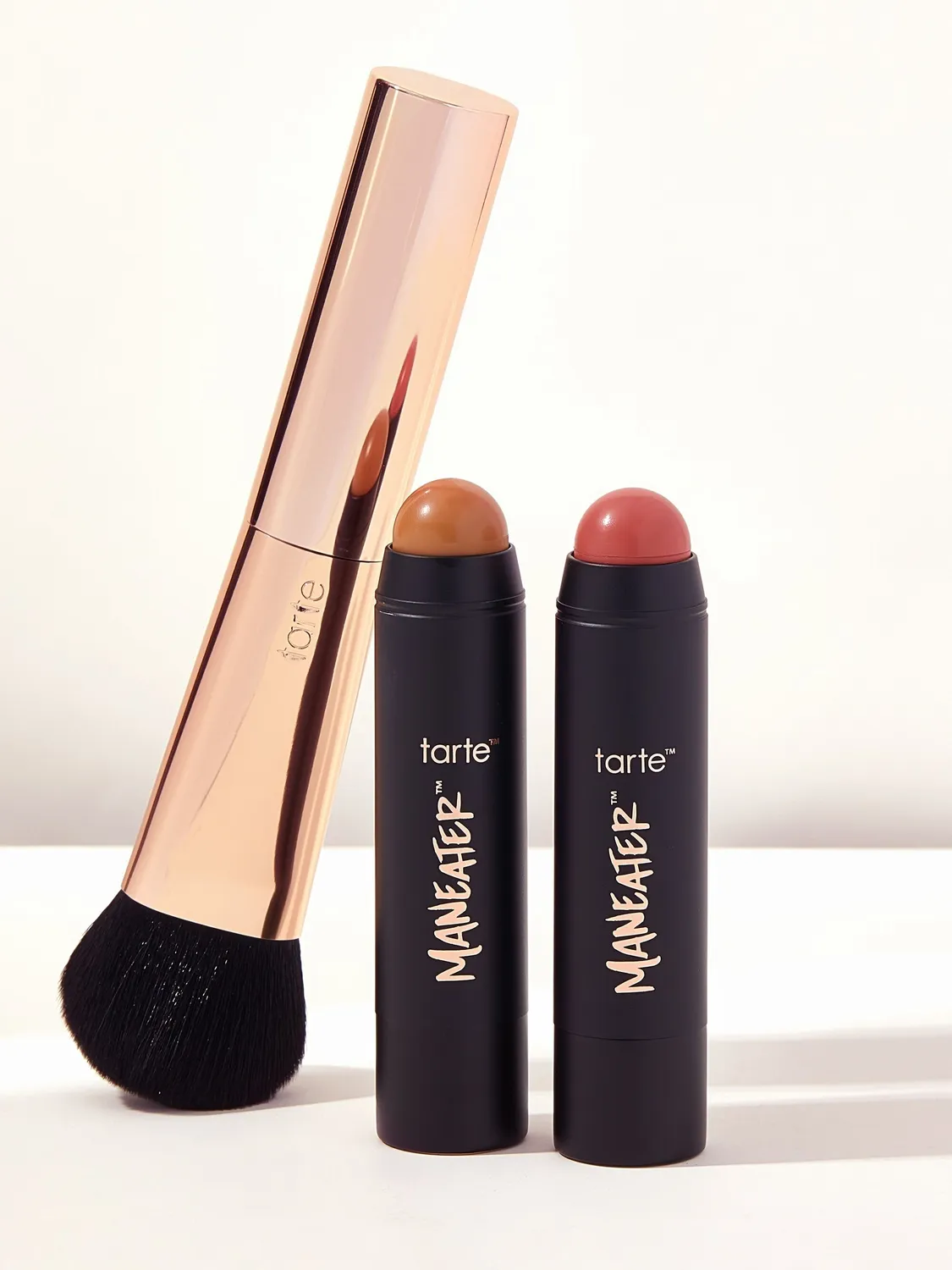 Tarte Maneater Silk Stick pinceau poudre bronzant vegan