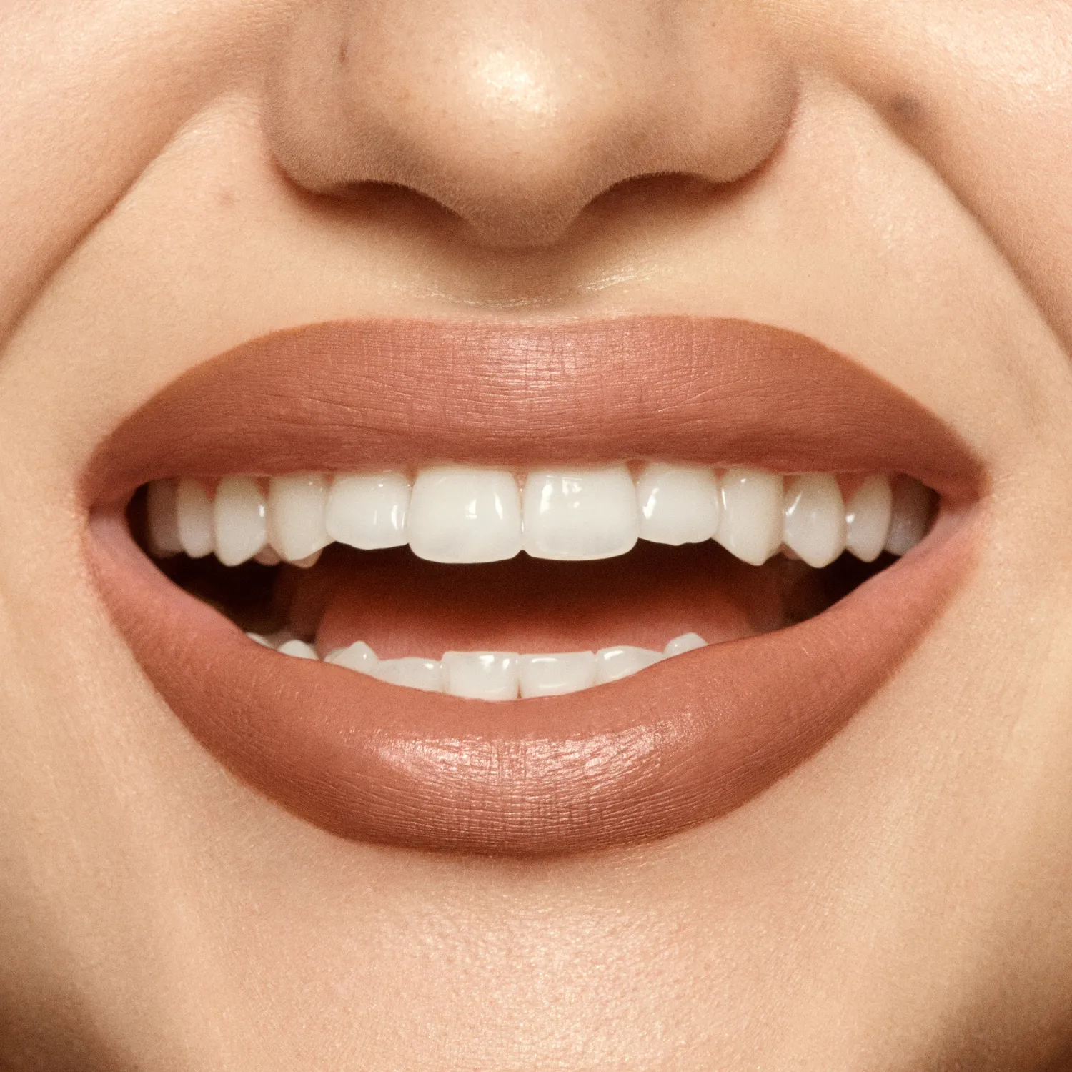 Vieve Modern Matte Lipstick rouge à lèvres Ninetease mat nude