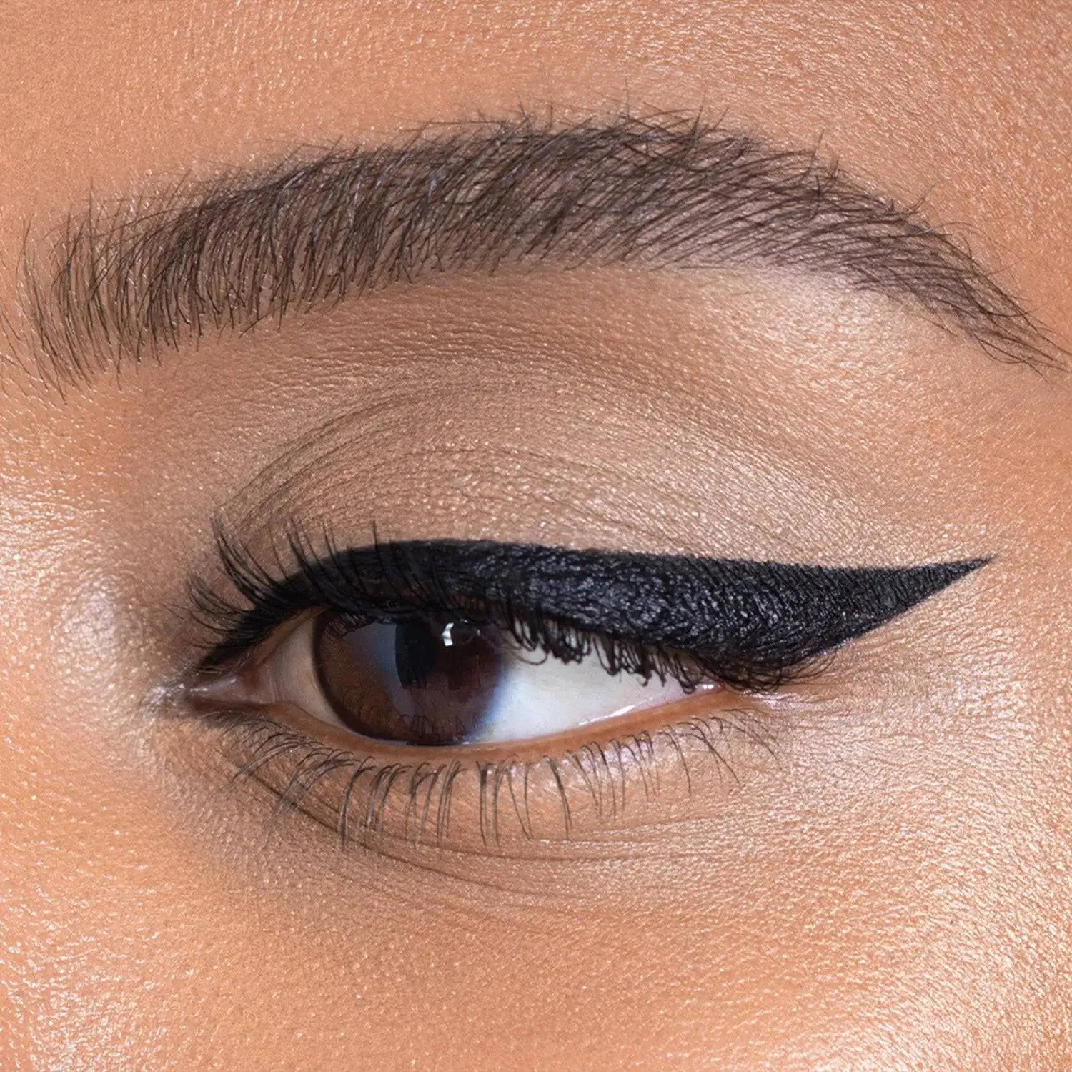 Natasha Denona Macro Blade eyeliner noir liquide précision